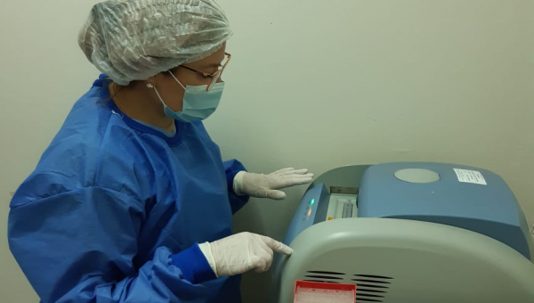 Mujeres profesionales realizan un trabajo esencial en esta pandemia.