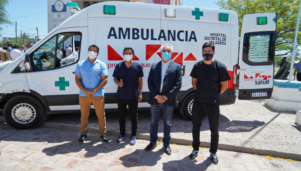 El Ministerio de Salud hizo entrega de una ambulancia y motos para el hospital de Milagros