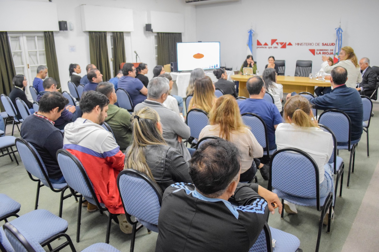El Programa SUMAR avanza en La Rioja con más integración y fortalecimiento del sistema Se trata de una iniciativa que busca mejorar el acceso a la salud de la población sin cobertura formal. El ministro de Salud Juan Carlos Vergara estuvo presente en la r