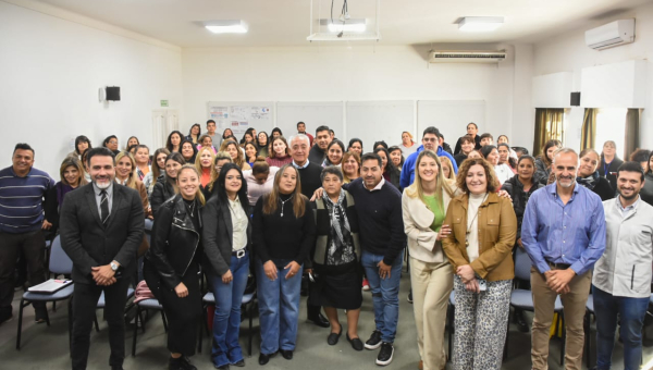 Curso de manipulación de alimentos para referentes comunitarios y comerciantes que trabajan con la alimentación diaria de las familias riojanas     