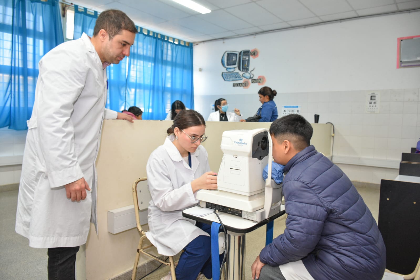 Realizaron controles integrales de salud ocular a más de 200 alumnos de las escuelas N°398 y N°403