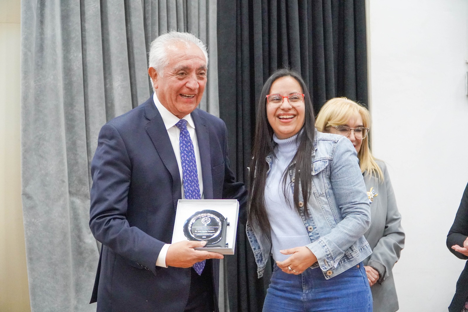 El ministro Juan Carlos Vergara fue distinguido en las Jornadas de Tocoginecología y Obstetricia